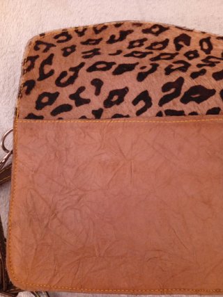 Bolso bandolera estampado leopardo y azul