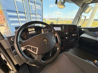 RENAULT T 520