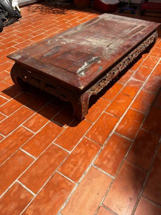 Mesa baja oriental de madera