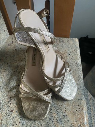 Sandalias doradas Zara Talla 37