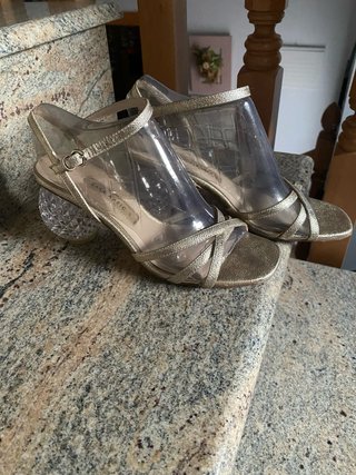 Sandalias doradas Zara Talla 37