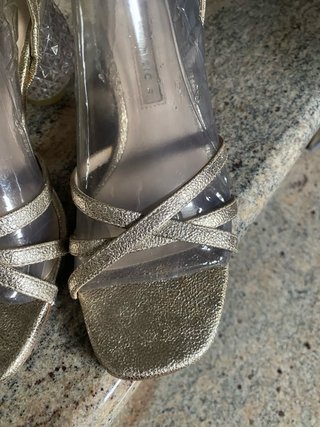 Sandalias doradas Zara Talla 37