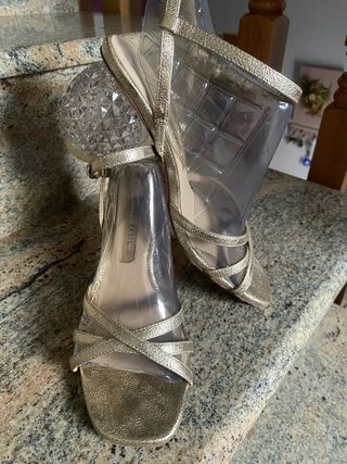 Sandalias doradas Zara Talla 37