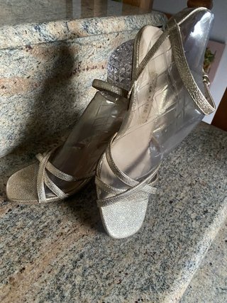 Sandalias doradas Zara Talla 37
