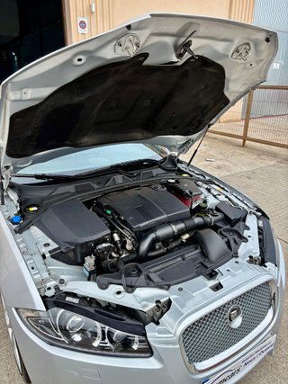 Jaguar XF 2.2 DI4 TD R-Sport Premium Luxury