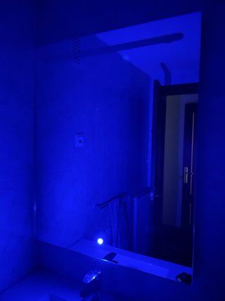 Espejo de baño moderno con luz LED