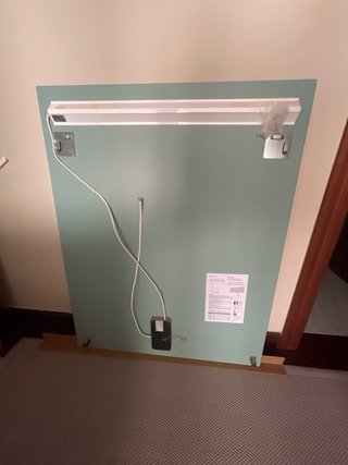 Espejo de baño moderno con luz LED