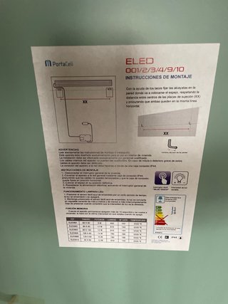Espejo de baño moderno con luz LED