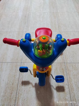 Triciclo infantil con figuras de Disney
