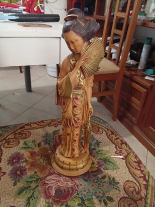 Statua cinese donna con ventaglio