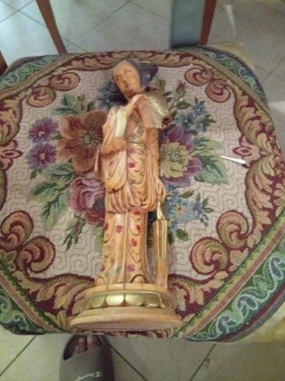 Statua cinese donna con ventaglio