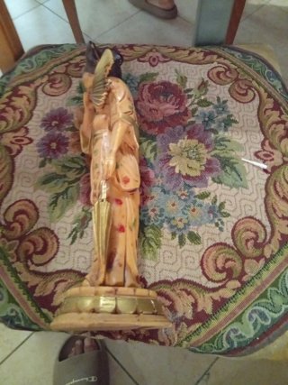 Statua cinese donna con ventaglio