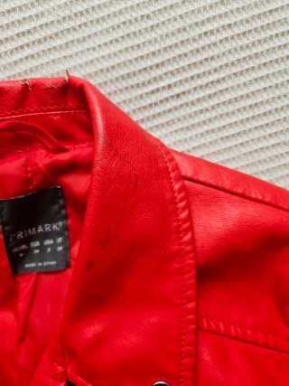 Cazadora cuero roja Primark Talla S