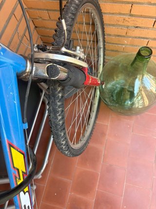 Bicicleta de montaña azul