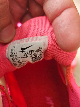 Nike Pegasus 41 rosas / cordones naranjas.