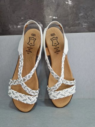 Sandalias de piel blancas y plateadas T41 nueva