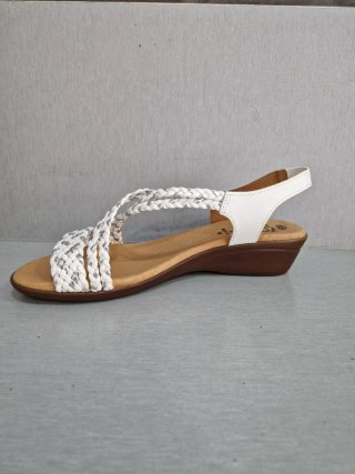 Sandalias de piel blancas y plateadas T41 nueva
