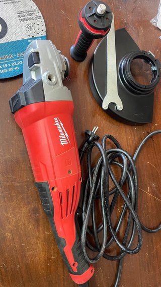 Amoladora Milwaukee AGV 22-230 E
