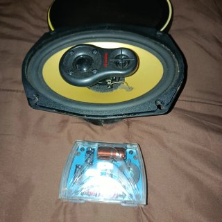 Subwoofer y altavoces coche
