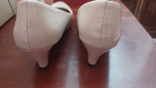 Zapatos de tacón beige