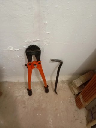 Cortapernos y palanca para construcción