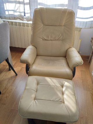 Sillón masaje y reposapiés piel sintética beige