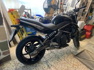 Kawasaki ER6N Negra