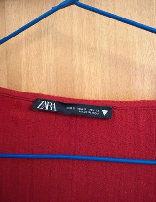 Blusa Zara bordada roja