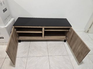 Mueble TV madera y cristal negro