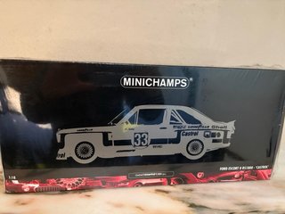Coche a escala 1:18