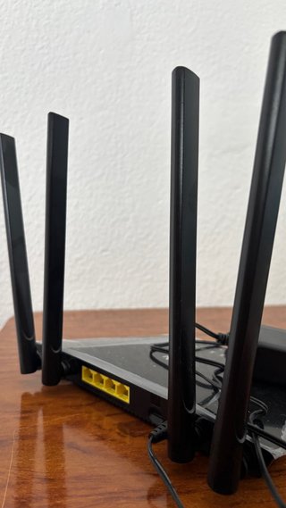 Router Cudy con 4 antenas