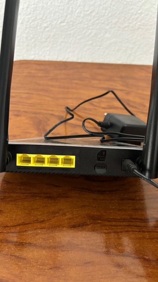Router Cudy con 4 antenas