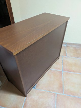 Cómoda de madera maciza oscura