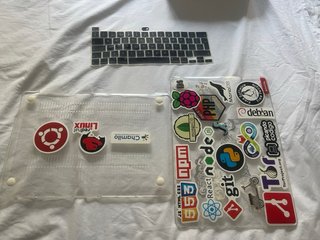 MacBook M2 13 8GB 256GB Gris Espacial