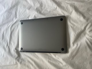 MacBook M2 13 8GB 256GB Gris Espacial