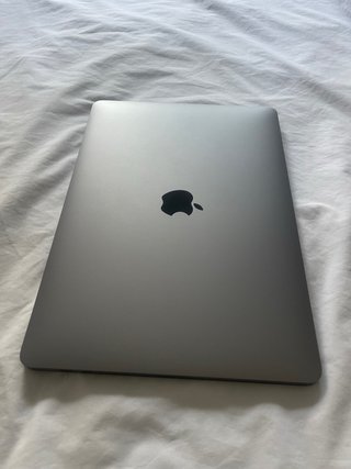MacBook M2 13 8GB 256GB Gris Espacial