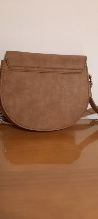 Bolso marrón con bordado floral