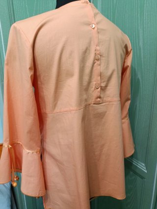 Maglia arancione con paillettes