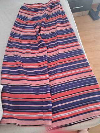 Pantalón fluido estampado rayas