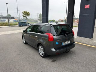 Peugeot 5008 2012