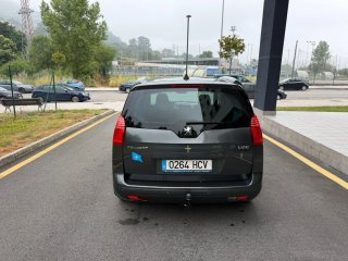 Peugeot 5008 2012