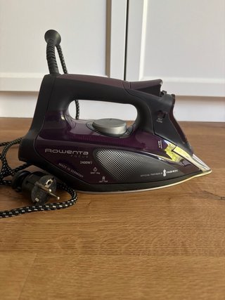 Plancha de vapor Rowenta negra 2400W