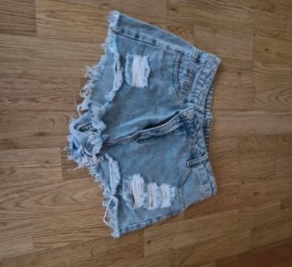 Lote de ropa para niñas.
