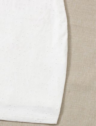 Vestido blanco con tirantes de volantes
