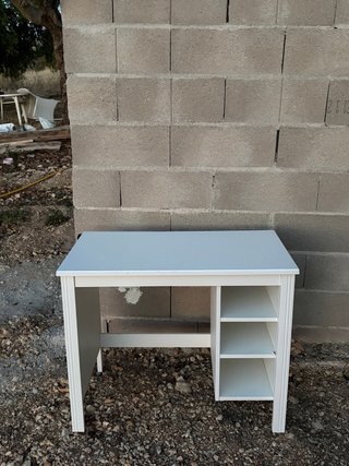Escritorio Ikea Blanco. Cómodo y sencillo.
