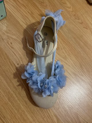 Zapatillas beige y azul con flores(boda o comunión