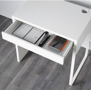 Escritorio MICKE IKEA blanco 73x50cm+Reposapies