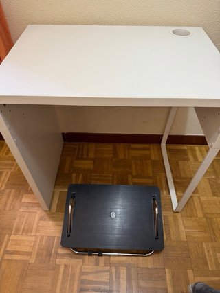 Escritorio MICKE IKEA blanco 73x50cm+Reposapies