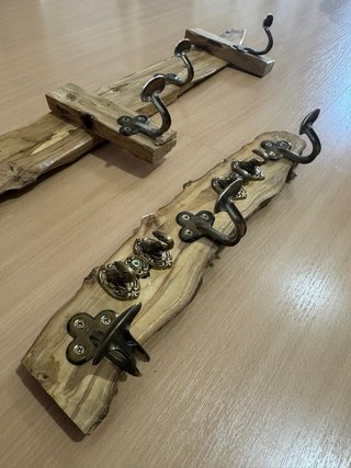 Percheros de olivo con ganchos
