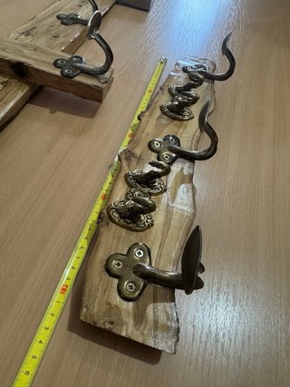 Percheros de olivo con ganchos